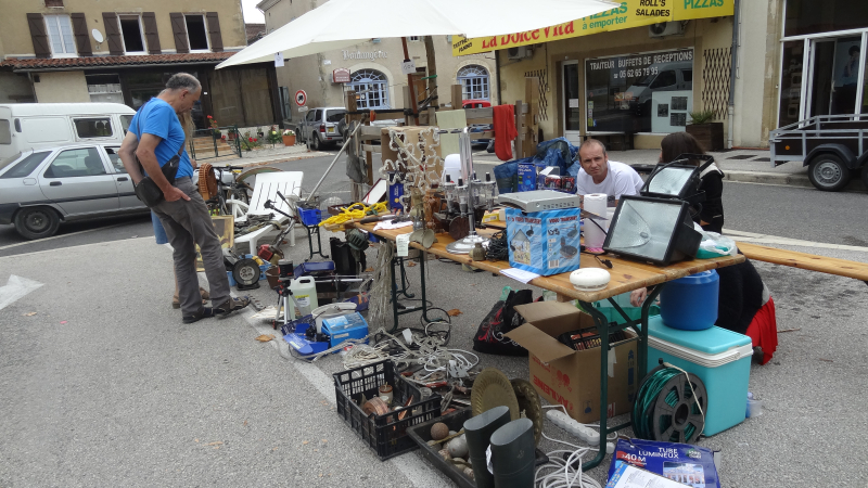 Brocante vide-grenier avec l'Association des Parents d'élèves
