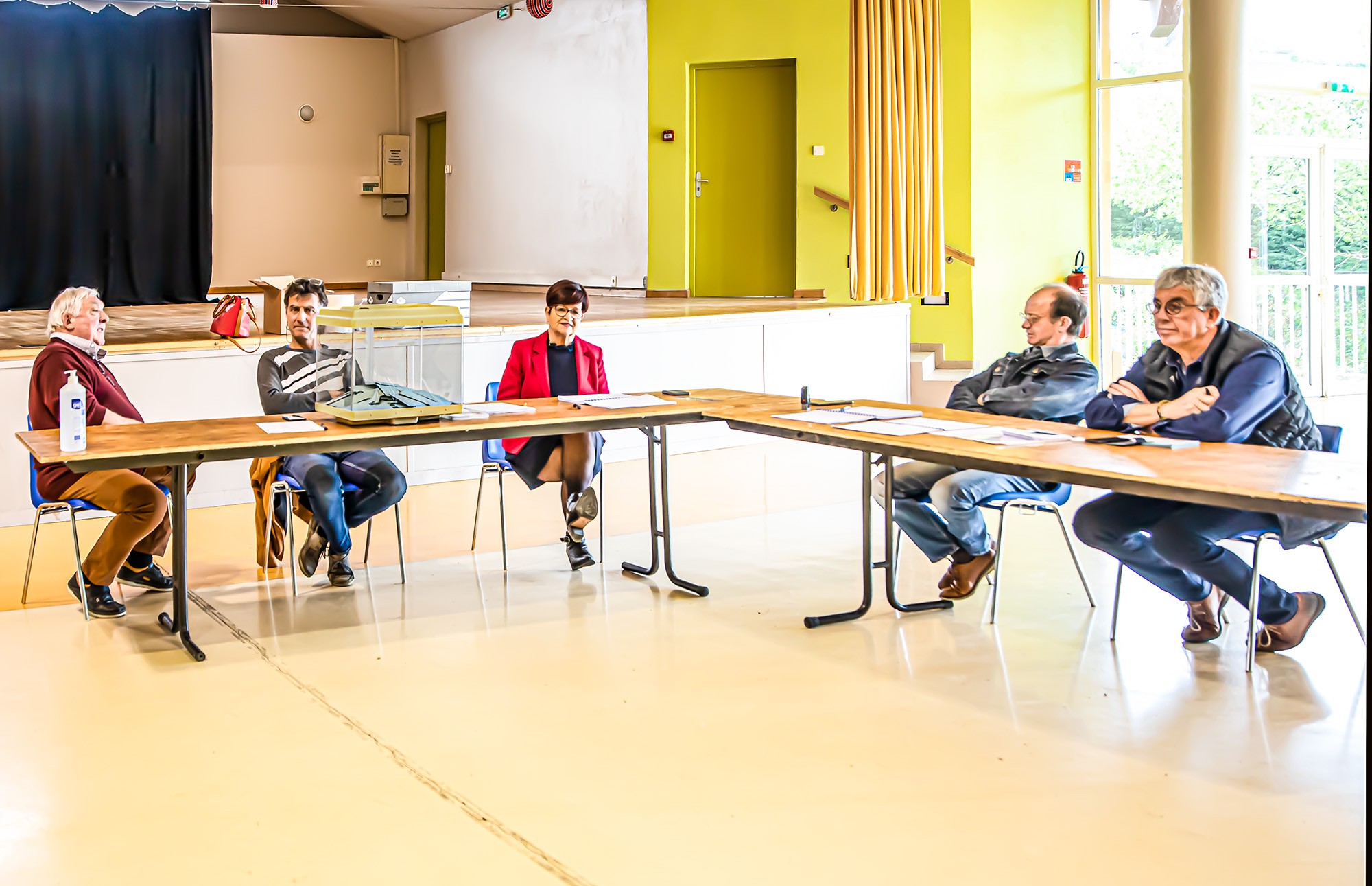0 Le bureau de vote à Aignan à 18 h 1bis 240422.jpg