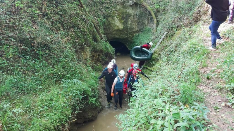 Exercice en conditions réelles de secours spéléo  dans la grotte du Pont du Diable à Lannepax
