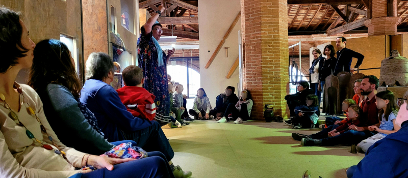 "Le monde extraordinaire " de la conteuse Véronique Grosjean- Lasserre a captivé enfants et parents.