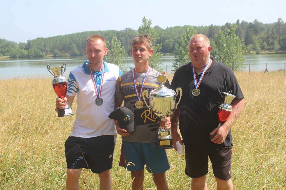Les trois premiers, au milieu Owenn Morales