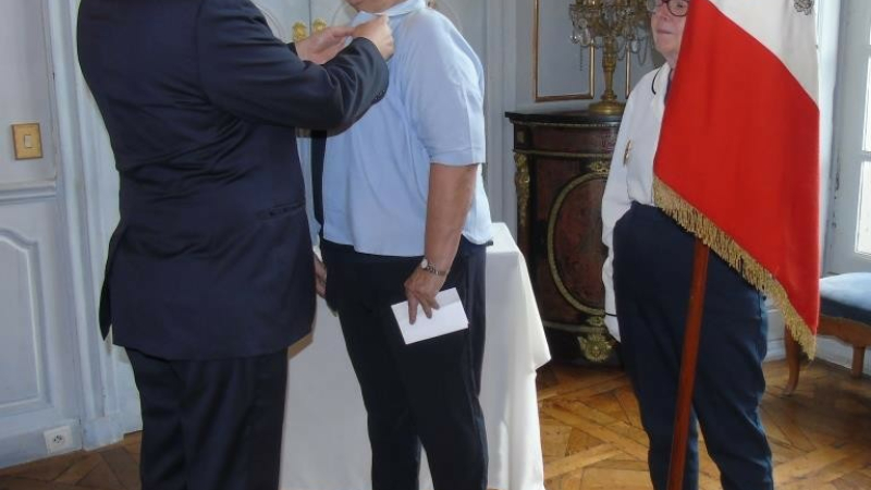 Elisabeth Dornelle, déléguée départementale de l'UNAFAM, décorée Chevalier de l'Ordre National du Mérite