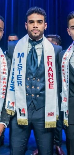 Mister_France_et_ses_Dauphins. wikimedia.jpg