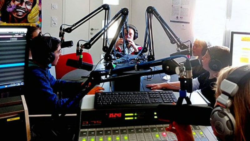 Devenez animateur radio avec Radio fil de l'eau