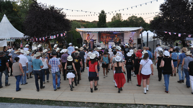 Festival country 2022 : les Backwest enflamment le parquet samedi soir !