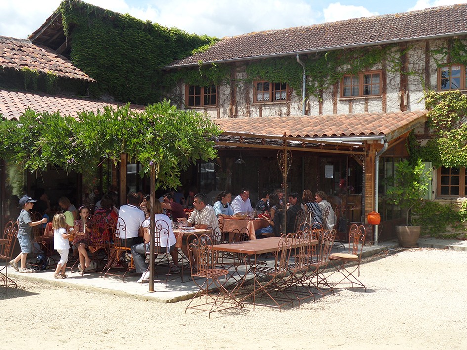 ferme aoueille.jpg