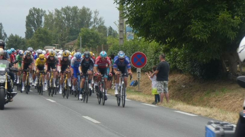 Le tour de France était  passé  la dernière fois à Seissan en 1977