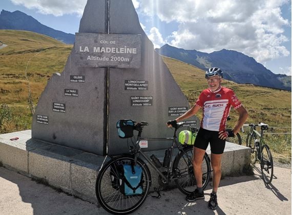 Daniel Legars passe le col de la Madeleine.
