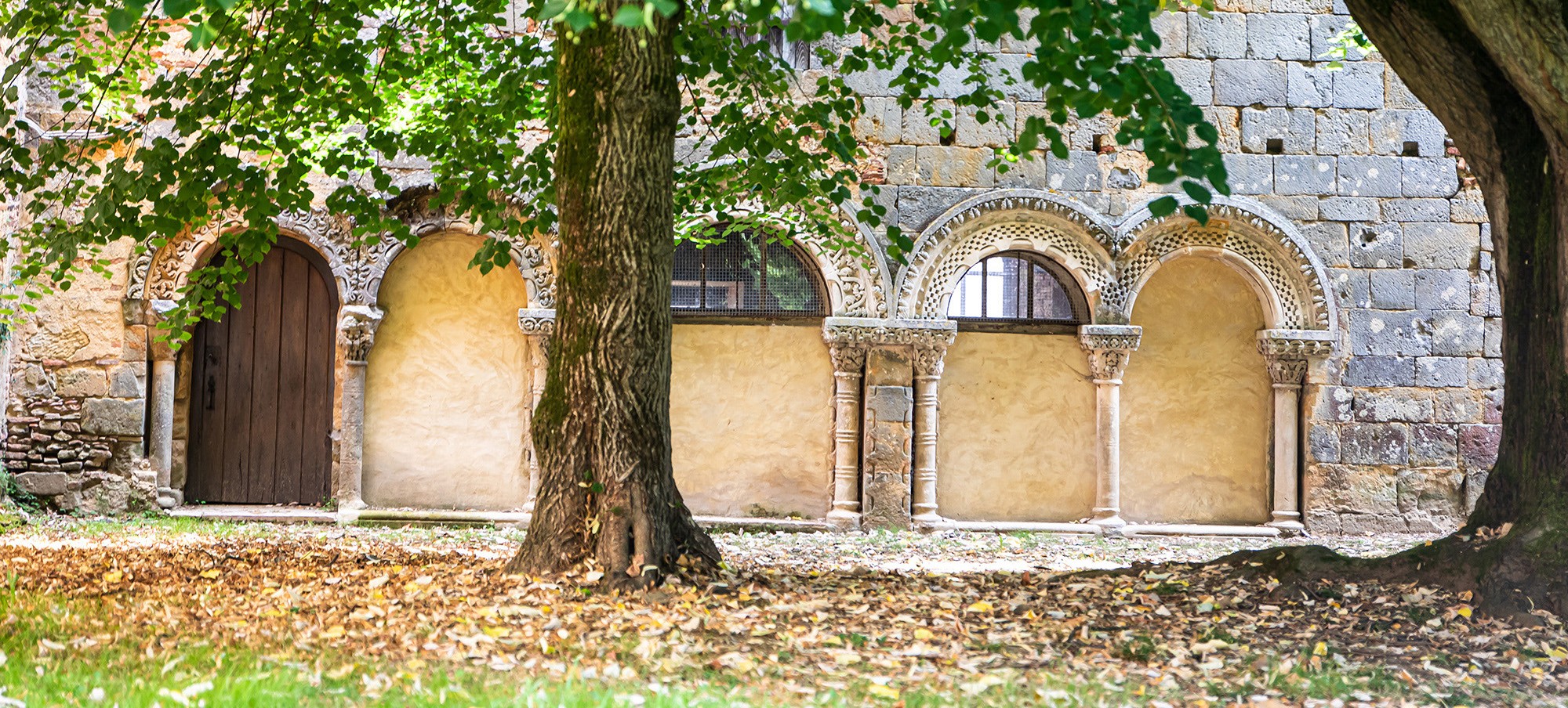 5 Cloître de l'église de Nogaro 1bis 210721.jpg