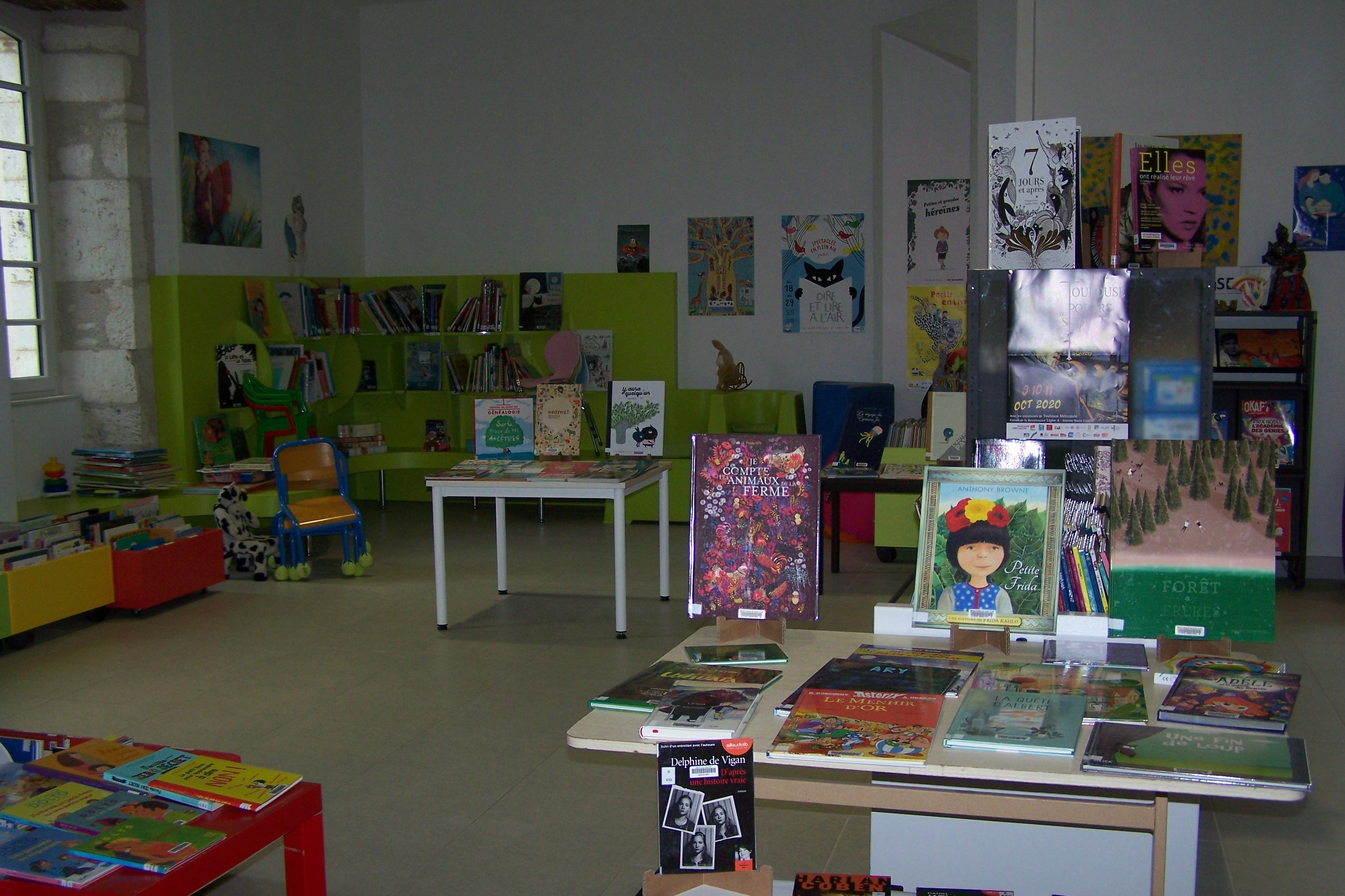 photo de la médiathèque de Saint-Clar 011.JPG