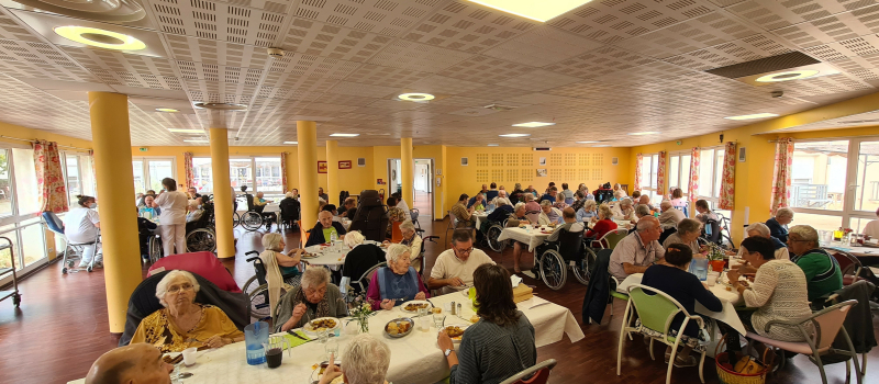 Moments partagés autour de la table à l'Ehpad de Vic-Fezensac
