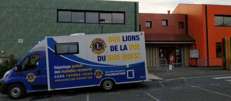 Le bus de la Vue du Lions Club à Marciac.