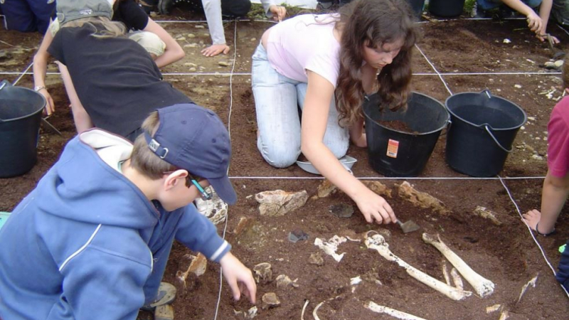A découvrit les métiers de l'archéologie