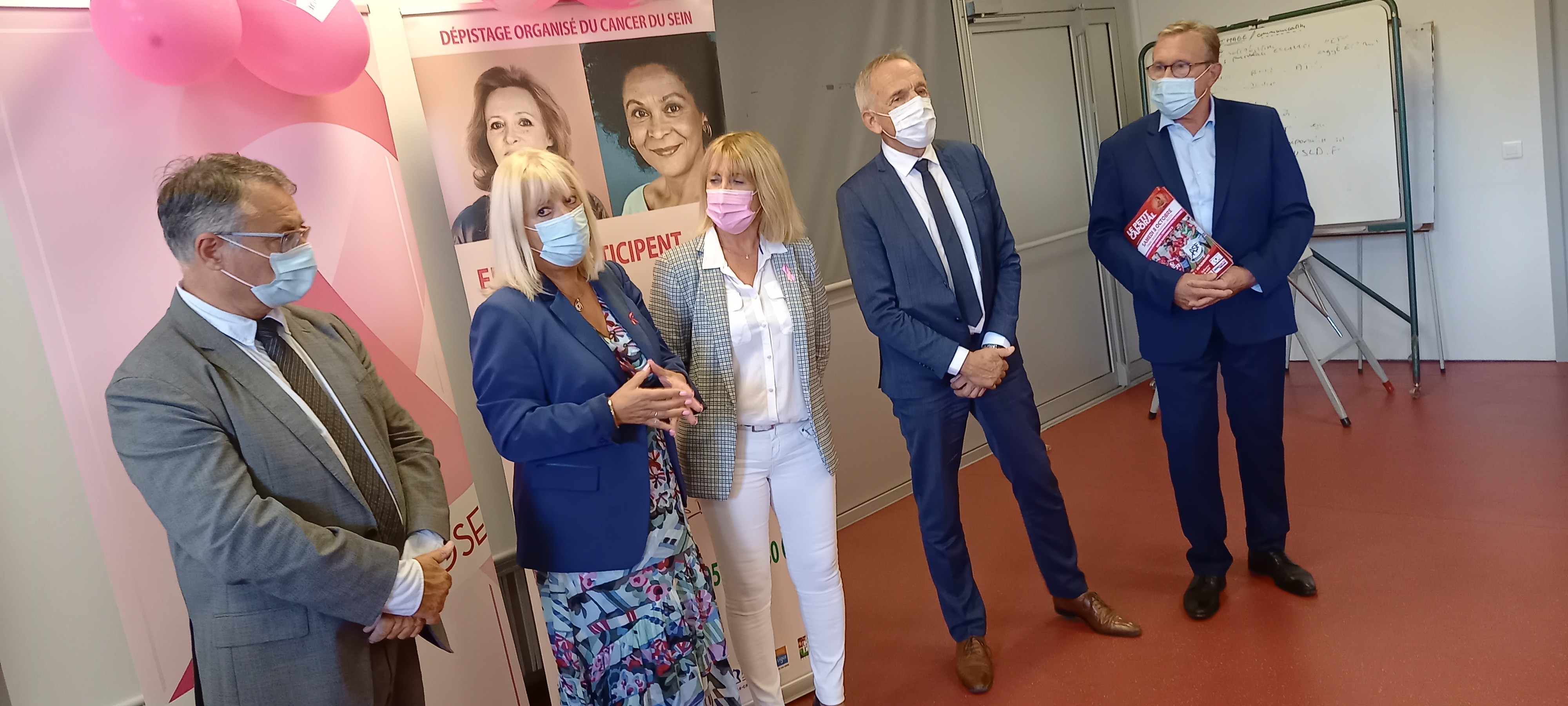Michel Baylac, Nadia Benoit, Sylvie Lacarrière, Christian Laprébende et Jean-Michel Justumus ont participé à l'inauguration du mammographe.