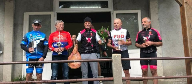 Kiébel gravit les marches des podiums