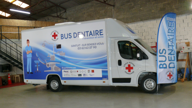 Unique en France, le bus dentaire