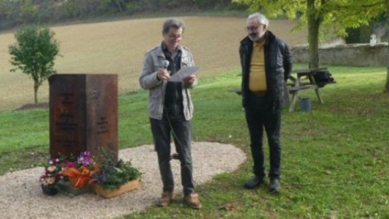 Une stèle de la Paix , pour rendre hommage à Edmond  Sereine , tombé en 1914