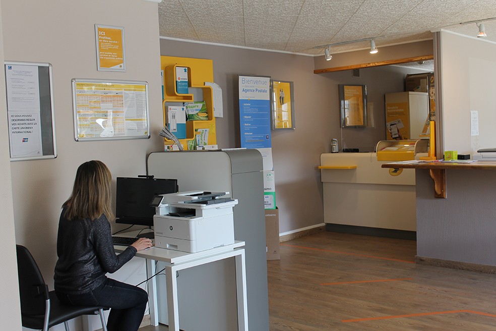 la poste point contact.jpg