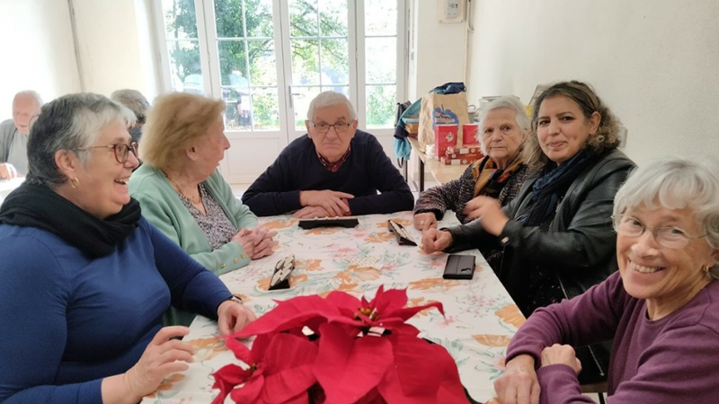 les résidents de l'EPAD au club automne