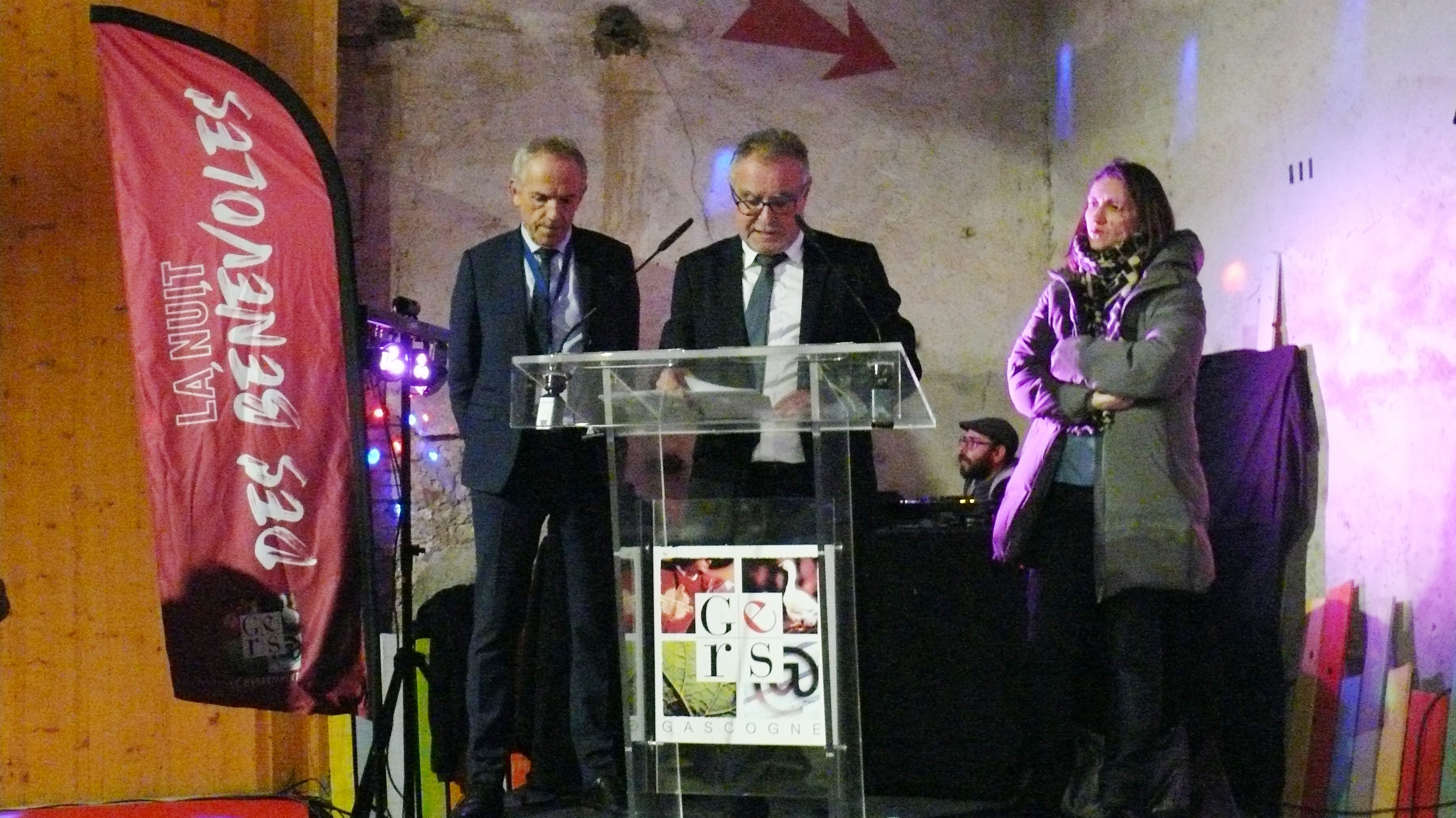 Philippe Dupouy entouré de la directrice de Circa et du maire d'Auch.