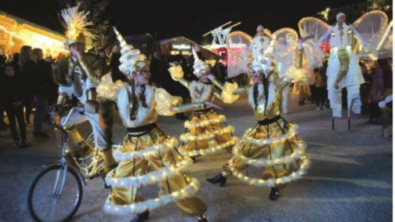 Animations de Noël, les éléphants rentrent dans la danse