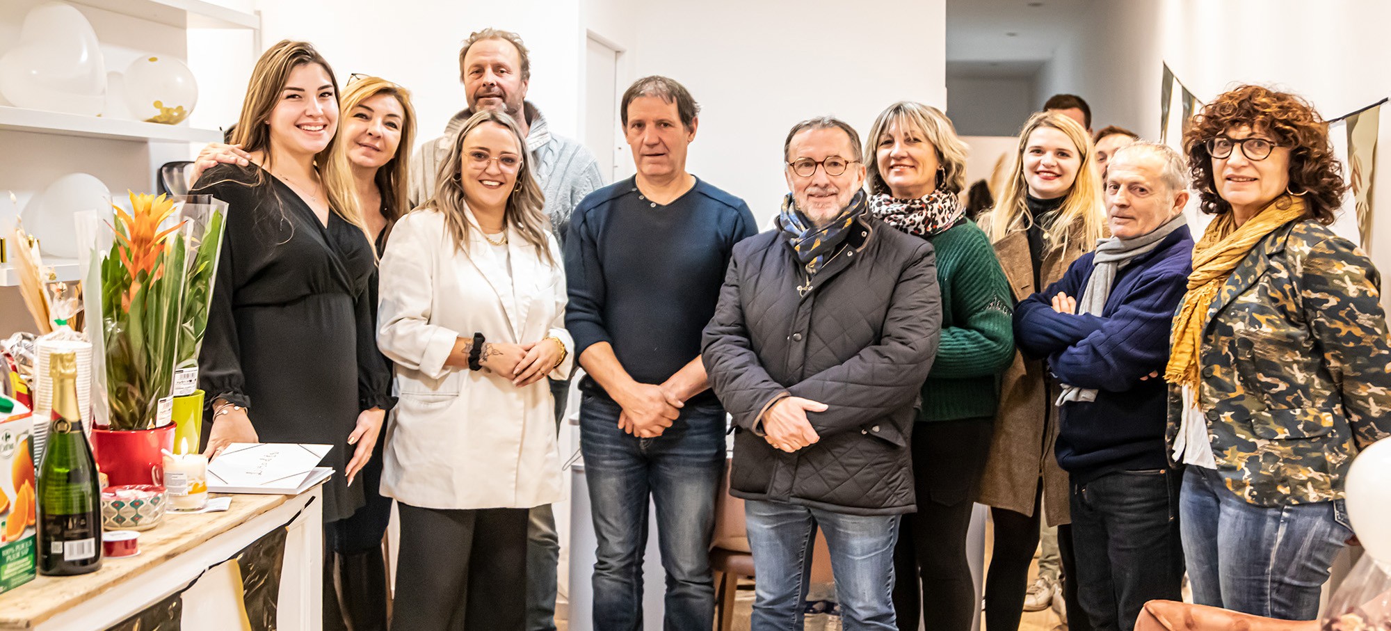 0 Anaïs Roskoschny sa mère Julie Capes le maire Christine Campistron Justine Escalas 1bis 091222.jpg