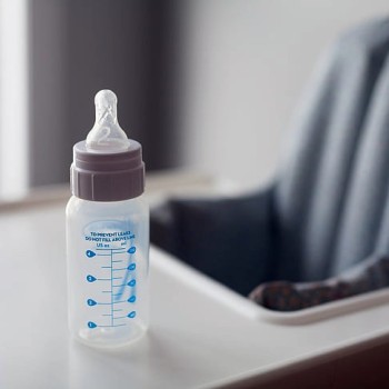 bottle-container-high-chair-macro-preview.jpg