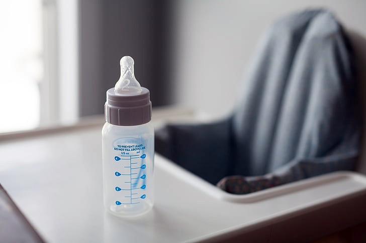 bottle-container-high-chair-macro-preview.jpg