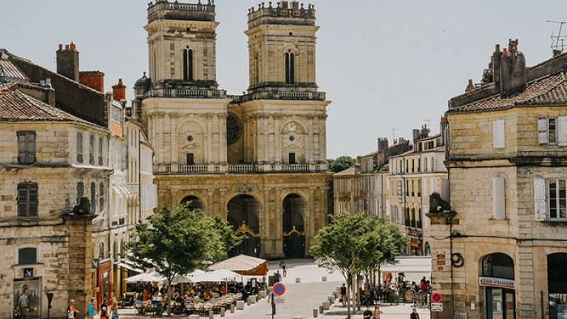Cathédrale sens dessus dessous
