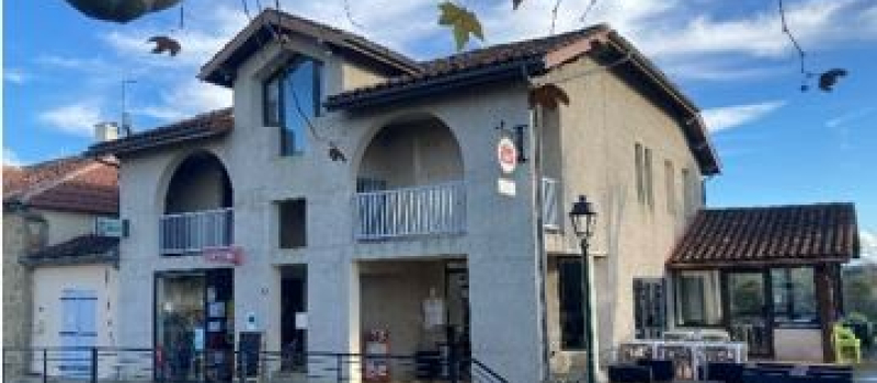 l'épicerie-bar-multiservices attend son gérant