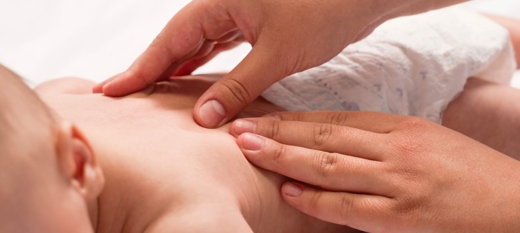 massage-pour-bebe-institut-kinesitherapie-paris.jpg