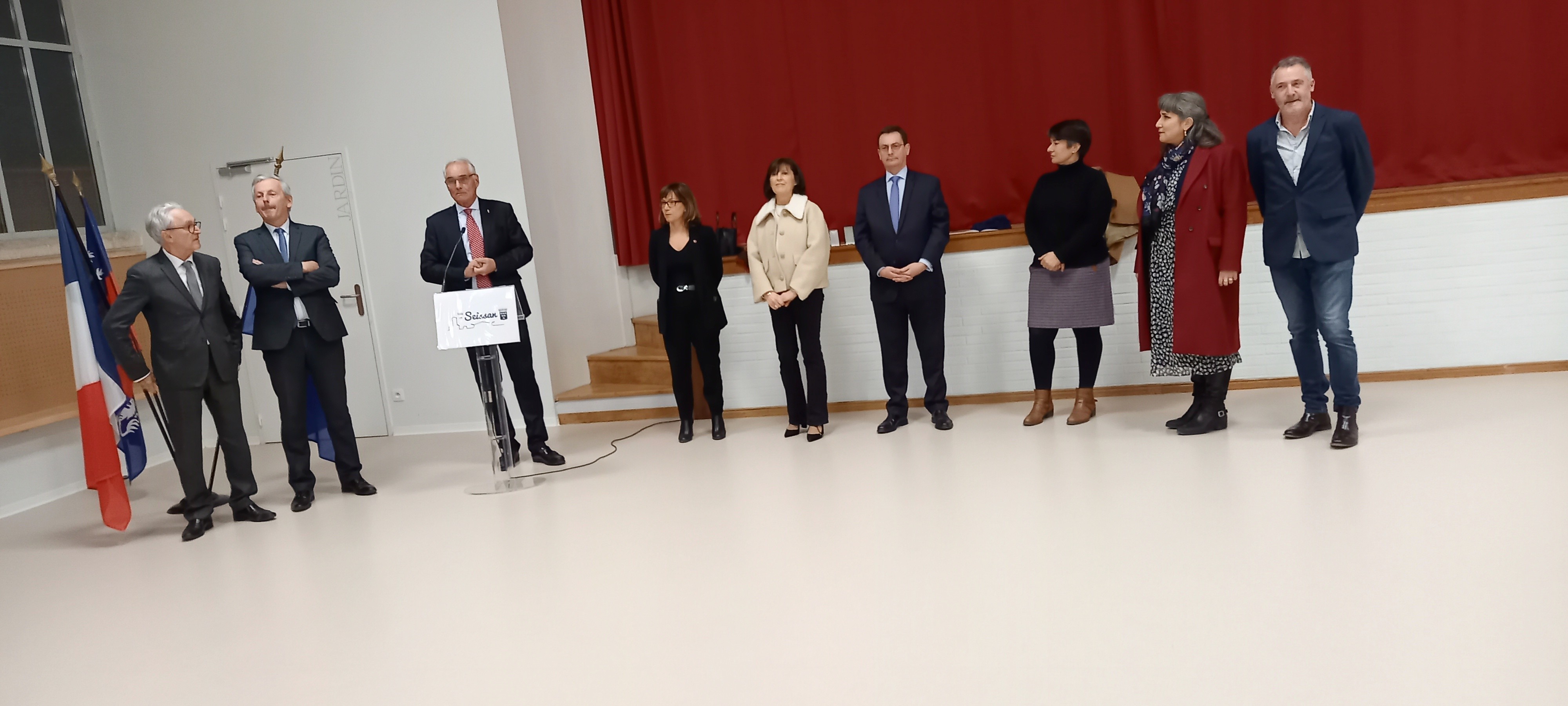 Alain Duffourg, Jean-René Cazeneuve, François Rivière, Muriel Abadie, Françoise Casalé, Xavier Brunetière, Emeline Barrière, Clémentine Perez-Sappia et Alexandre Bouchardo au moment des discours.