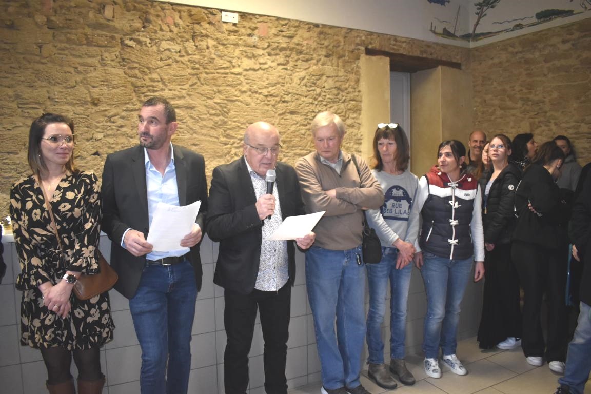 Bernard Pandelé et les membres de son conseil municipal