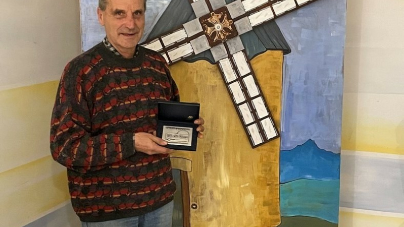 Alain Ribolleda  honoré  par la médaille  de Val de Gers