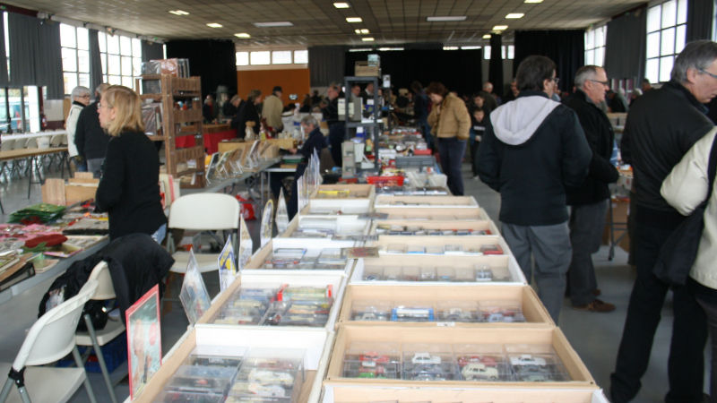 La bourse aux collections, un rendez-vous de passionnés