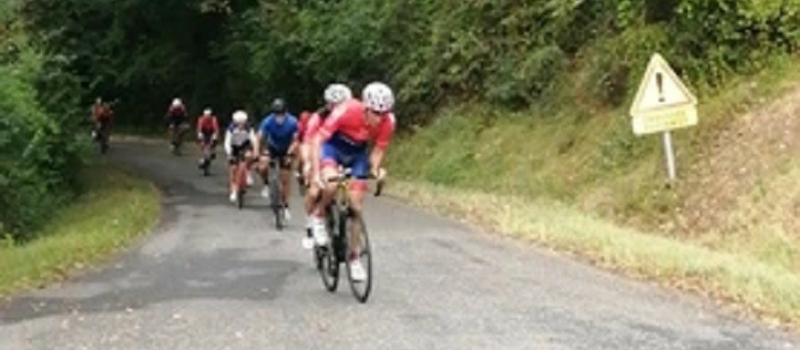 Les amoureux du vélo se donnent rendez-vous au bord de la route