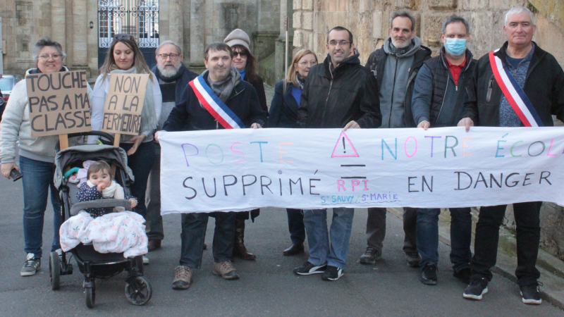 Enseignants, parents et maires, la colère gronde.