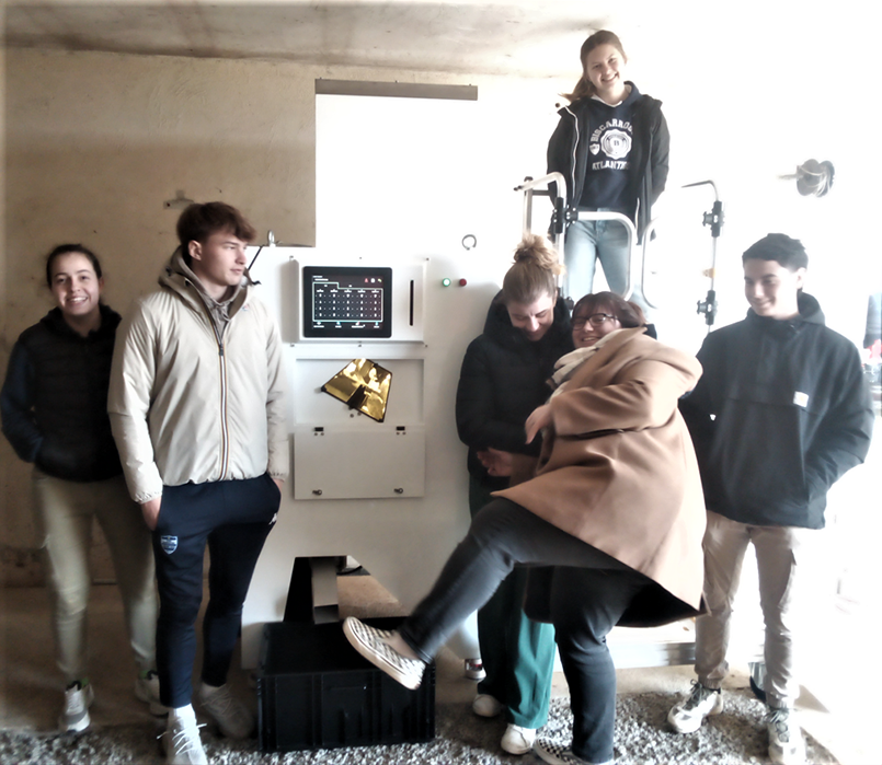 photo trieur optique avec étudiants BTS ACD-fx.png