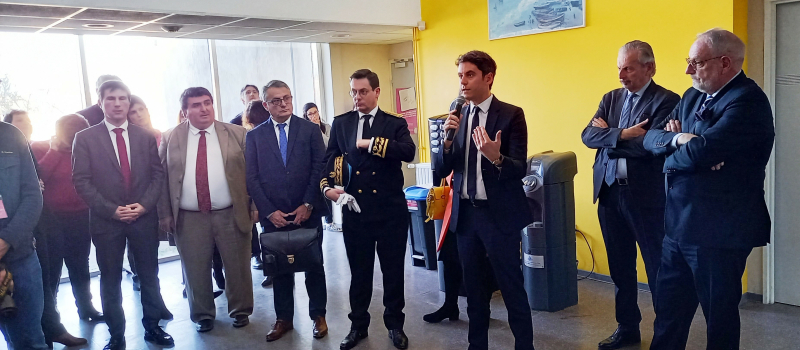 Le  ministre Gabriel ATTAL est allé à la rencontre des agents des impôts