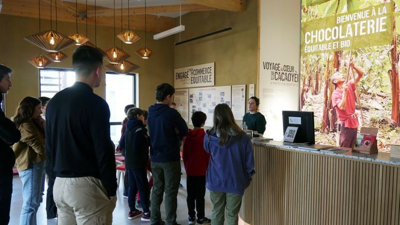 L’espace Jeunes de Fleurance en visite à la chocolaterie d’Ethiquable