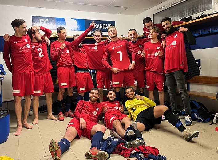 match le 25 Février 23 à Mirande victoire face à Cologne la joie dans le vestiaire.jpg