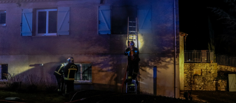 Une maison détruite par un incendie