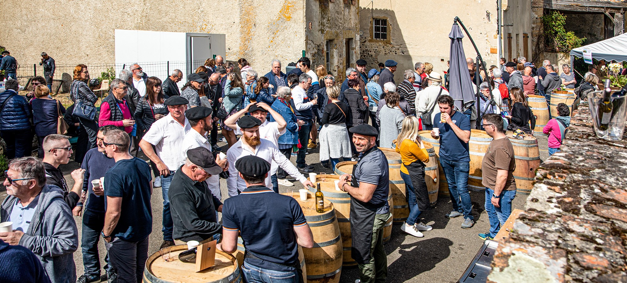 0 Dégustation dans la rue à Saint-Mont 1bs 260322.jpg