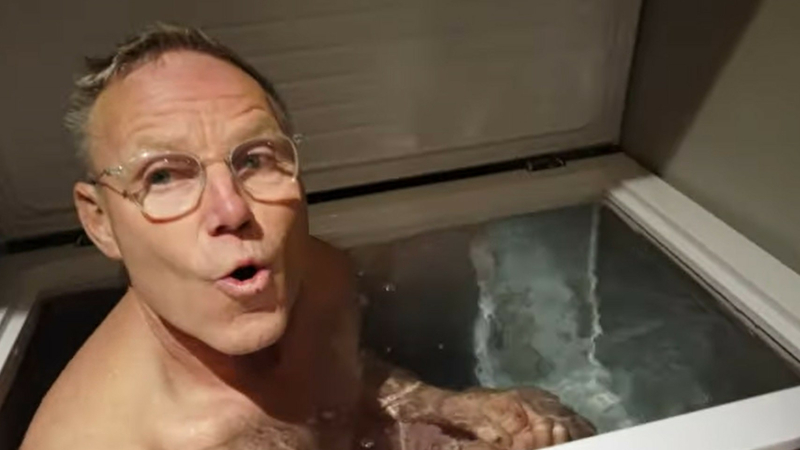 Vidéo. Insolite : Dans le Gers, il se baigne dans une eau glacée, 4 fois par semaine