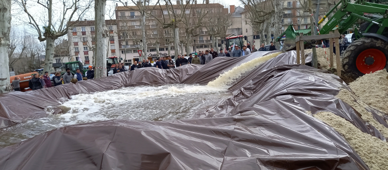 JA 32 et FDSEA 32 ont créé une retenue d'eau devant la DDT