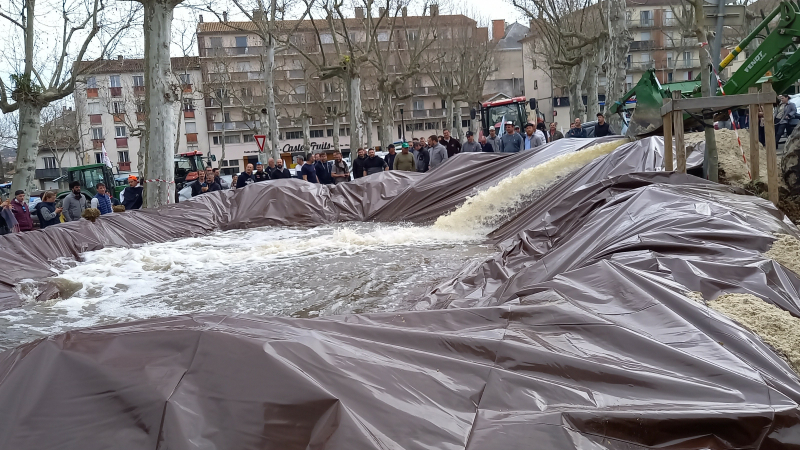 JA 32 et FDSEA 32 ont créé une retenue d'eau devant la DDT