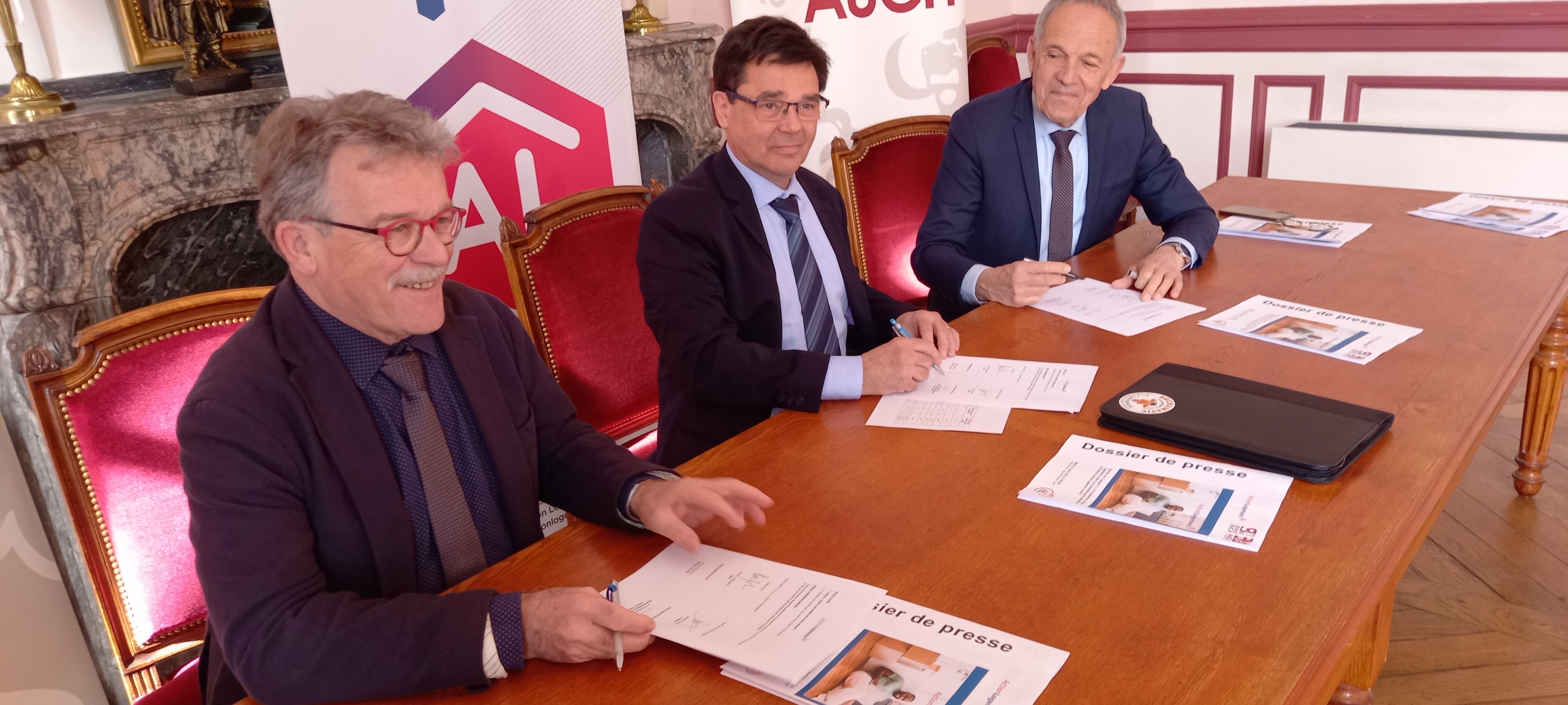 Bernard Pensivy, Philippe Lafforgue et Christian Laprébende ont signé la nouvelle convention.