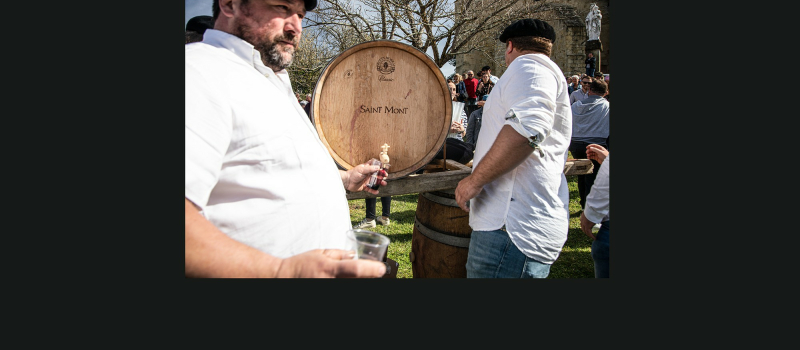 Vignoble en fête: mise en perce du tonneau de Faîte à Saint-Mont