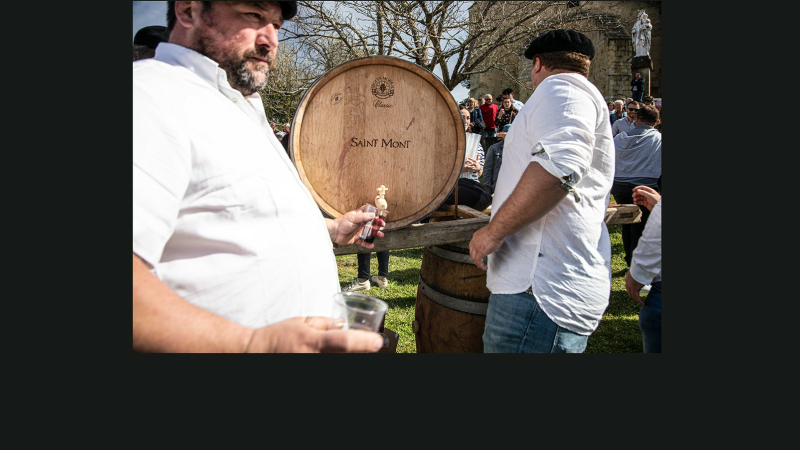 Vignoble en fête: mise en perce du tonneau de Faîte à Saint-Mont
