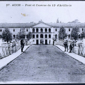 Carte postale de la caserne Espagne fin XIXe ou début XXe (c) Bibliothèque municipale d'Auch (002).jpg
